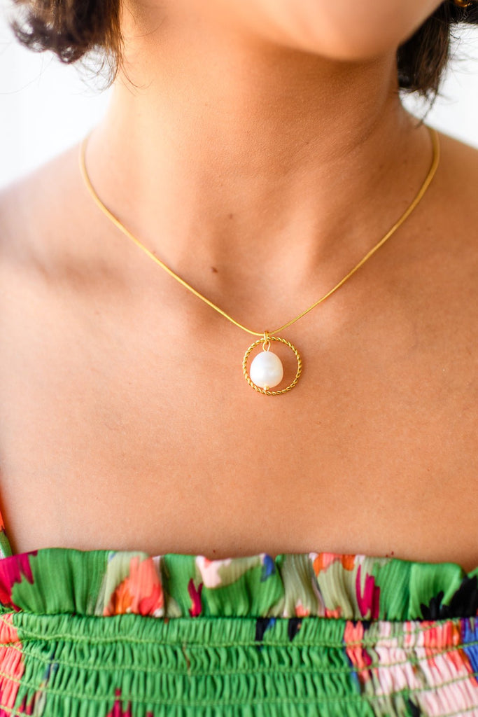 Center of the World Pearl Pendant Necklace - Molliee Boutique